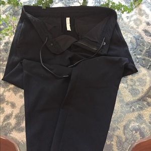 Men’s lululemon athletic black pants.